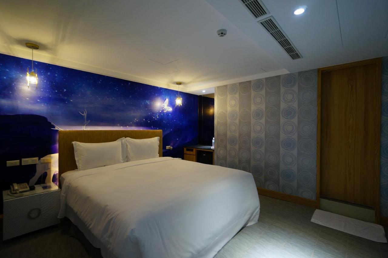 浪琴motel文創旅館 Taichung Eksteriør billede